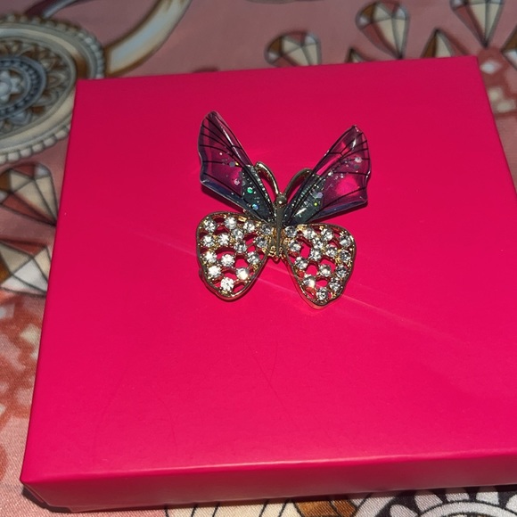 Wrap pearl bracelet with blue beads and a butterfly blue fashion pin. - Picture 4 of 5